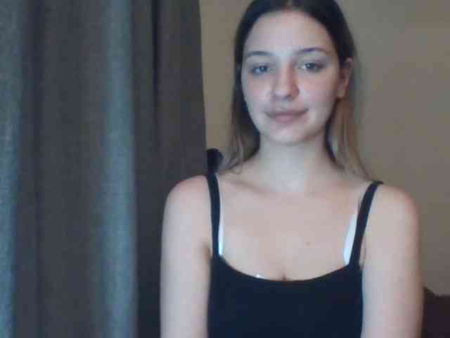 Model: EvelineTop