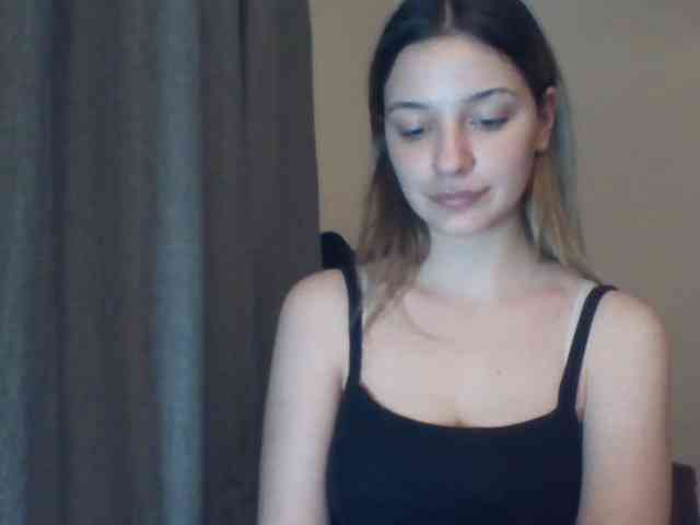 Model: EvelineTop