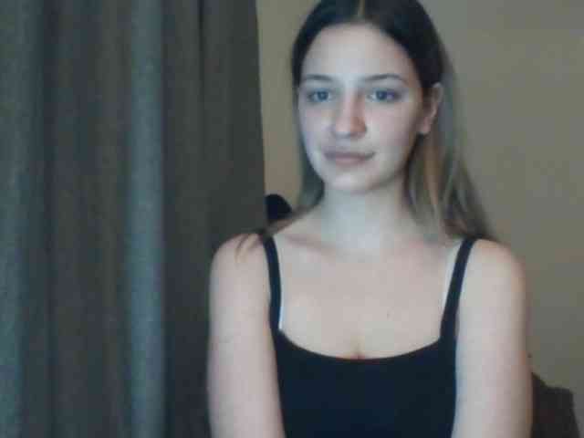 Model: EvelineTop
