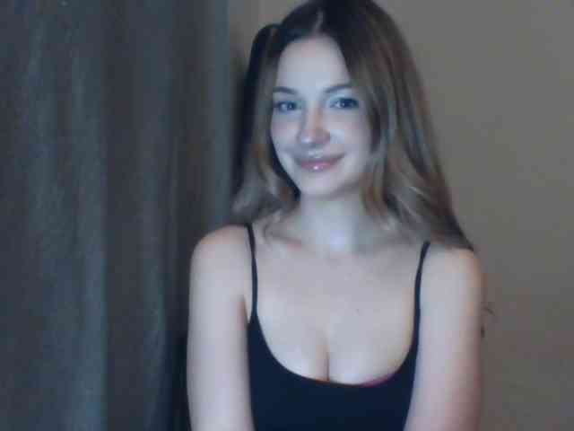 Model: EvelineTop