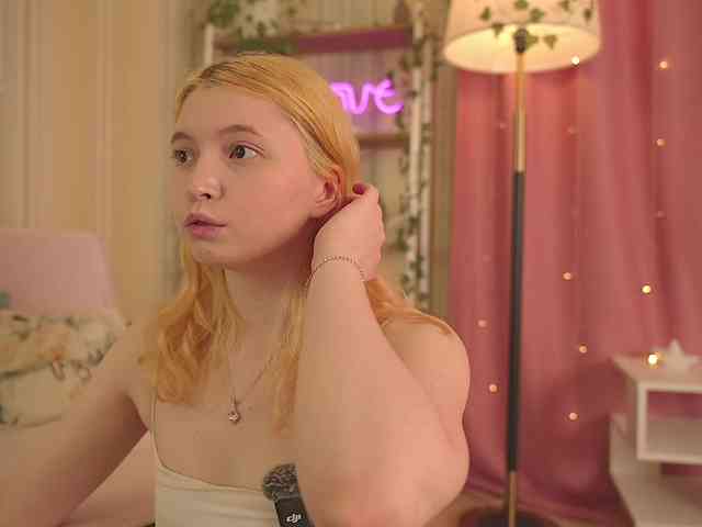 LilithVermillion webcam