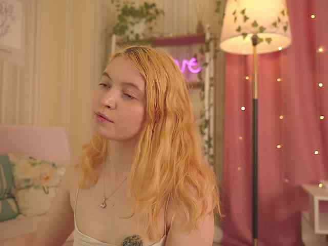 LilithVermillion webcam