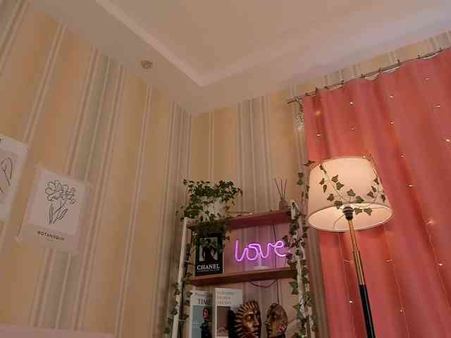 LilithVermillion webcam