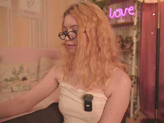 LilithVermillion webcam