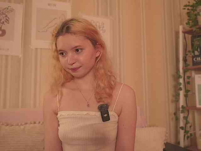 LilithVermillion webcam