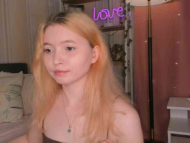 モデル: LilithVermillion