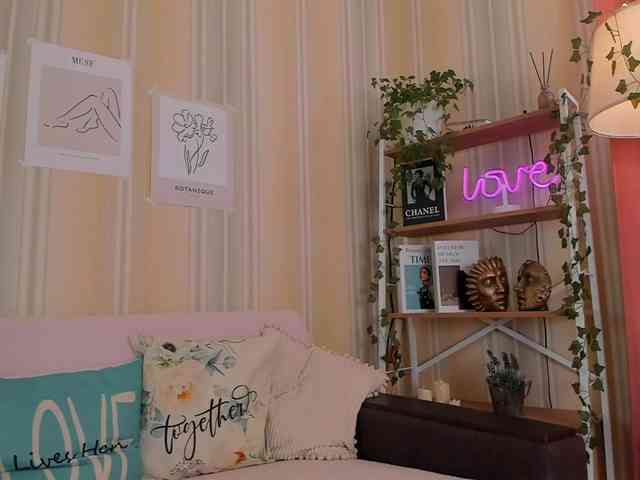 LilithVermillion webcam