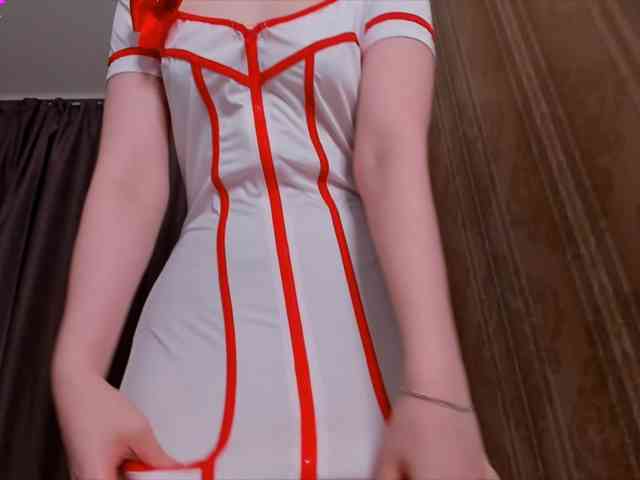 モデル: LilithVermillion