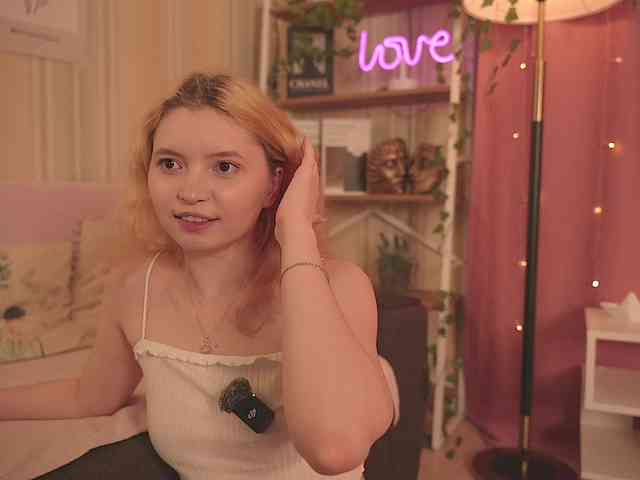 LilithVermillion webcam