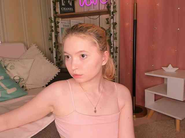 LilithVermillion webcam