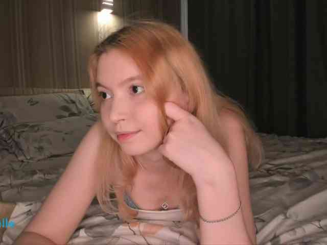 モデル: LilithVermillion