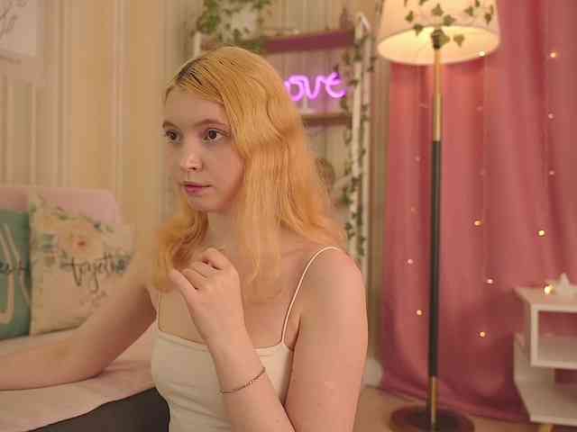 LilithVermillion webcam