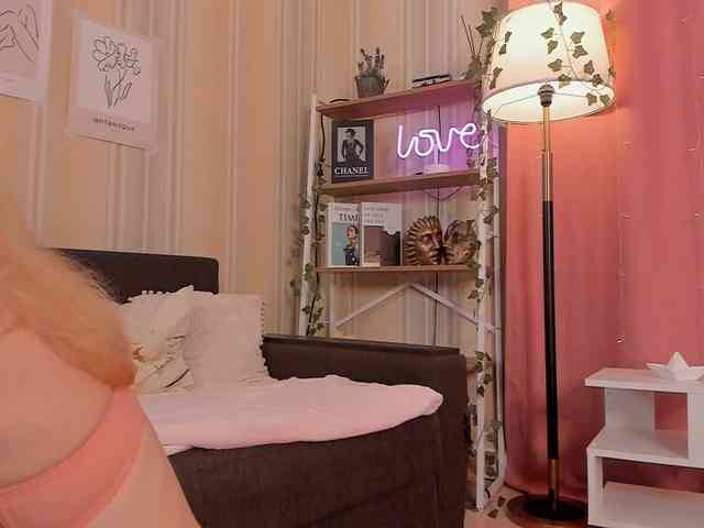 LilithVermillion webcam