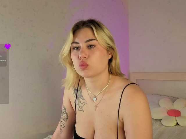 mirabellashake1 live cam on BongaCams