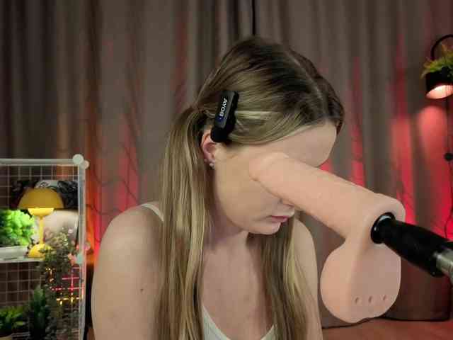 mirabelladoll1 webcam