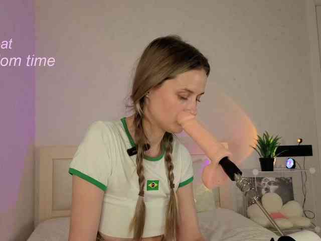 mirabelladoll1 webcam