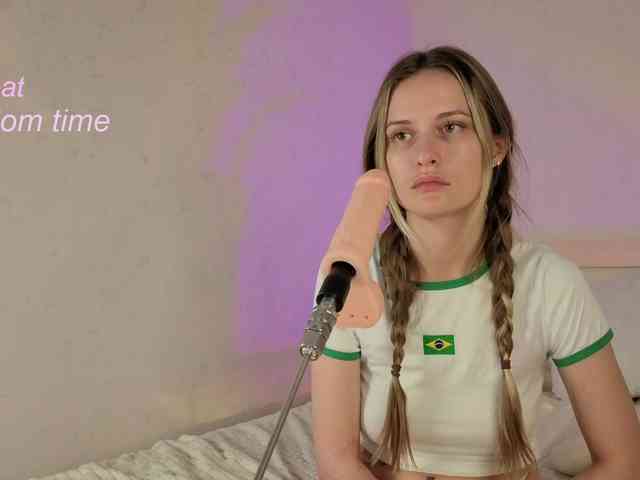 mirabelladoll1 webcam