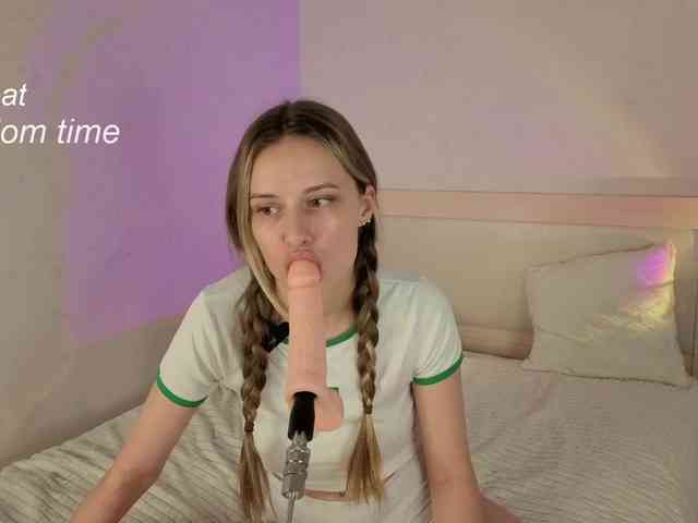 mirabelladoll1 webcam
