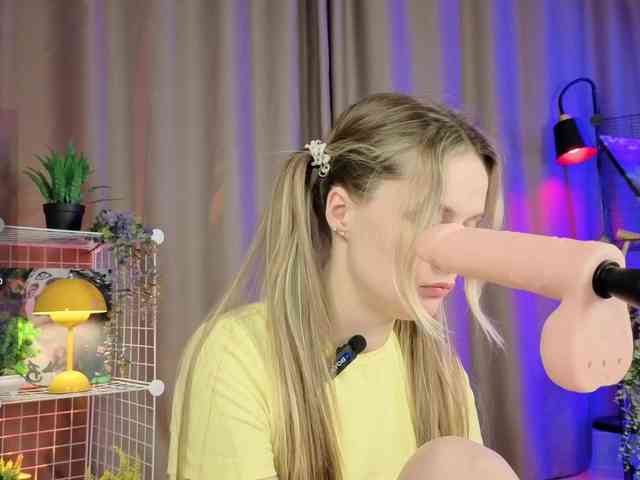 mirabelladoll1 webcam