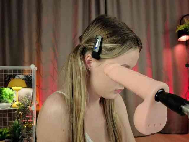 mirabelladoll1 webcam