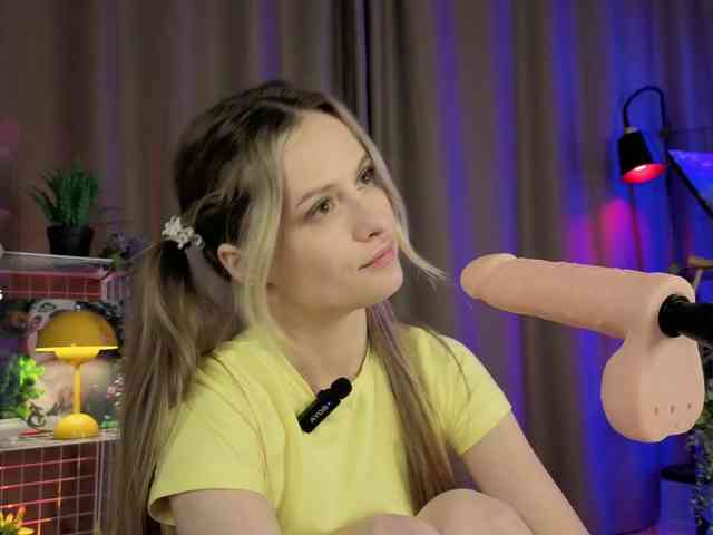 mirabelladoll1 webcam