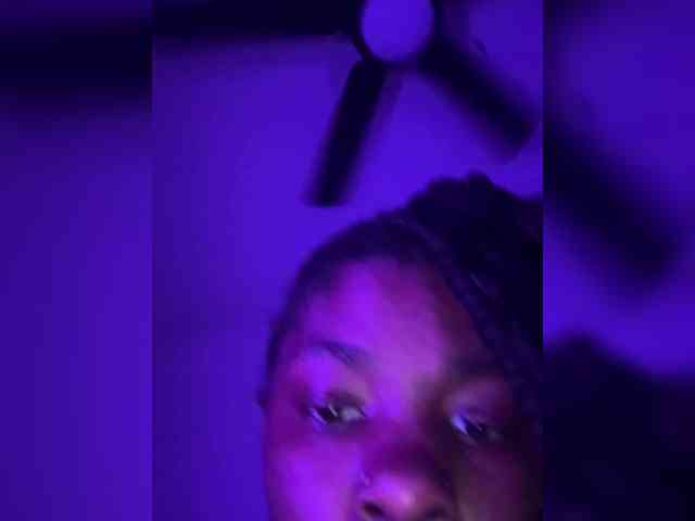 SexxiAfterDark webcam