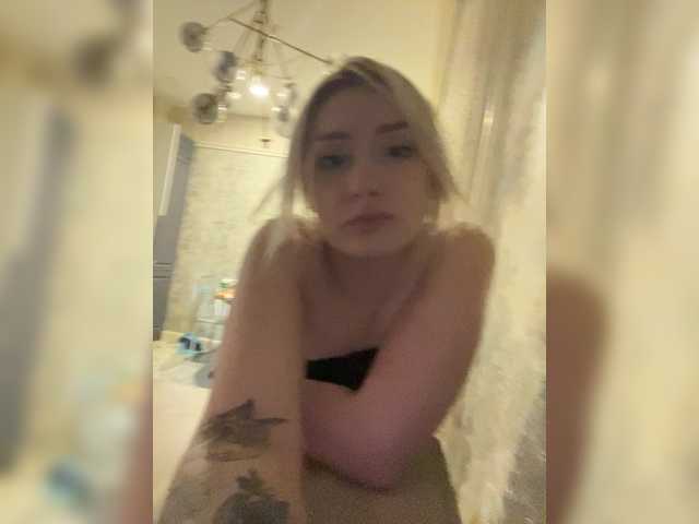 le modèle keit6969 est en webcam porno dans un show sur le site bongacams, il possède les tags suivants: White/Caucasian,Blonde,Shaved