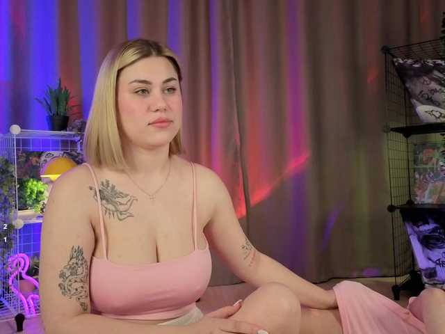 Mari8mira's BongaCams show and profile