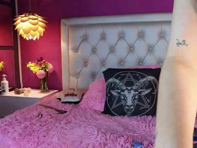 ElyCandyCurse webcam