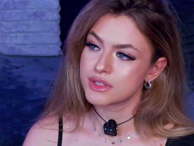 NayaQuinn live cam on BongaCams