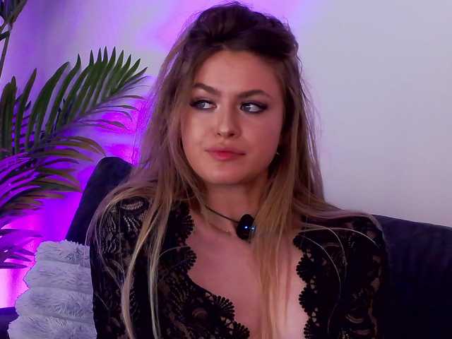 NayaQuinn live cam on BongaCams