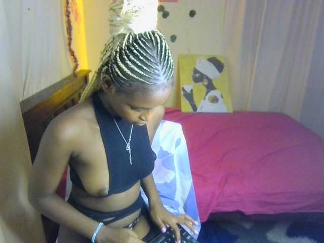 Ambrosiana live cam on BongaCams