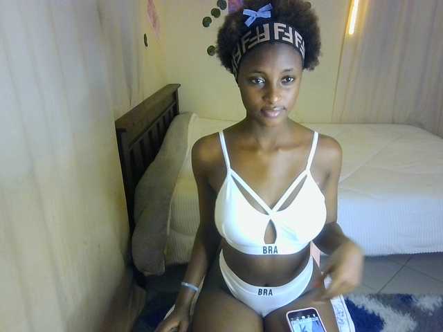 Ambrosiana live cam on BongaCams