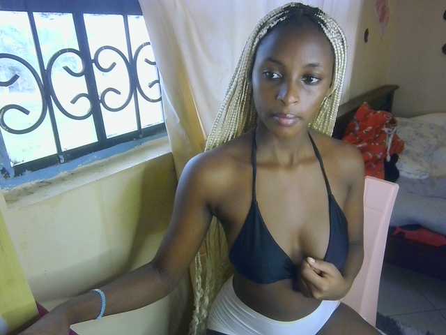 Ambrosiana live cam on BongaCams