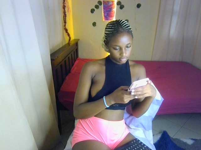 Ambrosiana live cam on BongaCams
