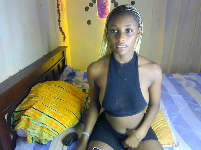 Ambrosiana live cam on BongaCams