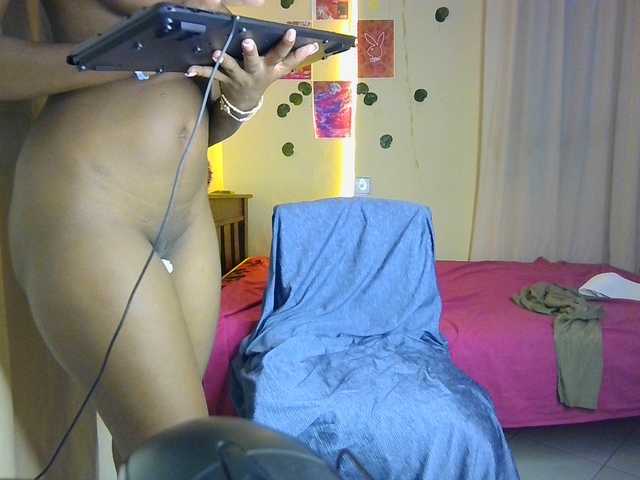 Ambrosiana live cam on BongaCams