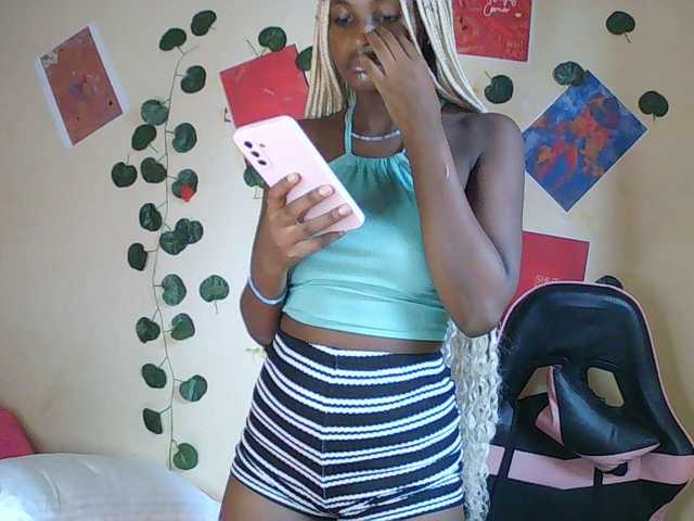 Ambrosiana live cam on BongaCams