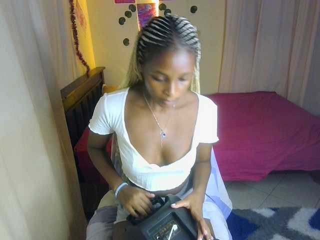 Ambrosiana live cam on BongaCams