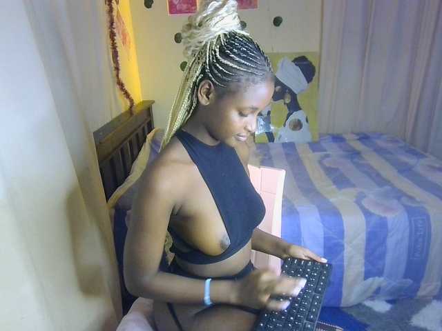 Ambrosiana live cam on BongaCams