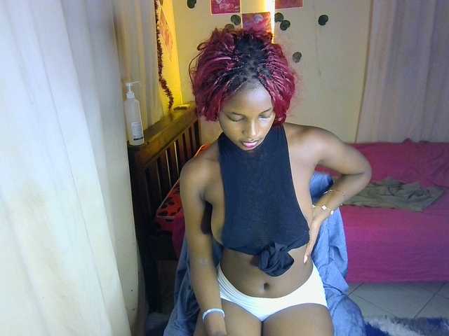 Ambrosiana live cam on BongaCams