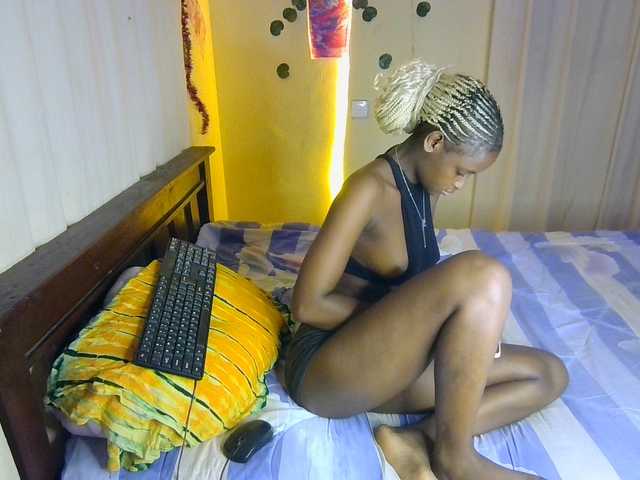 Ambrosiana live cam on BongaCams