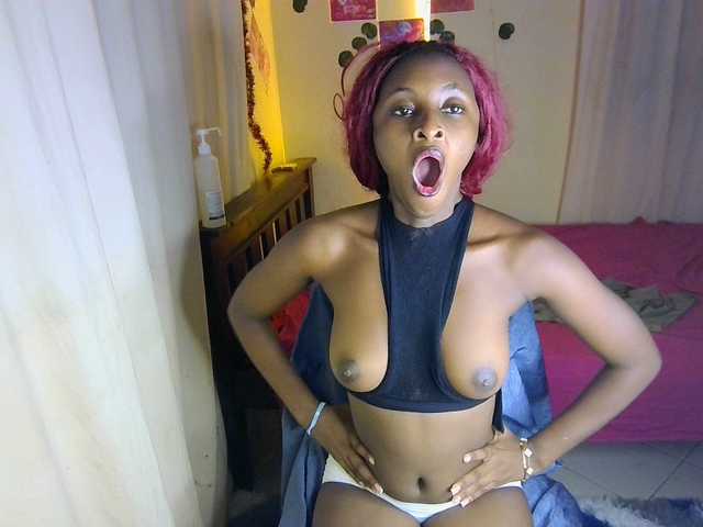 Ambrosiana live cam on BongaCams
