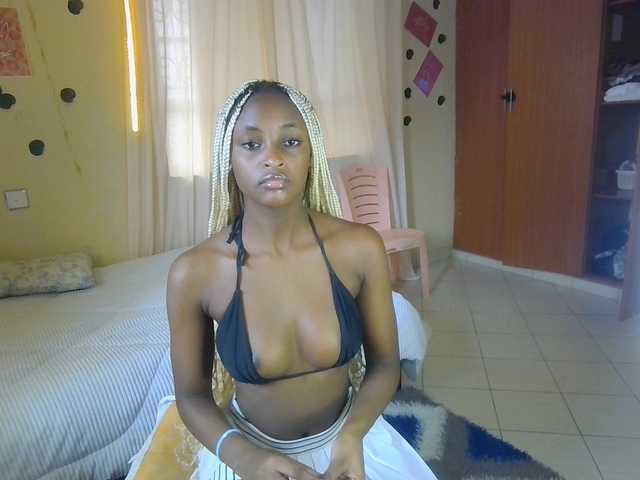 Ambrosiana live cam on BongaCams
