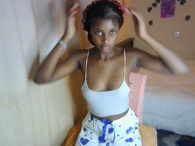 Ambrosiana live cam on BongaCams