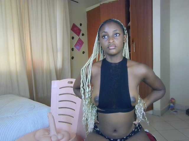 Ambrosiana Live Cam on BongaCams