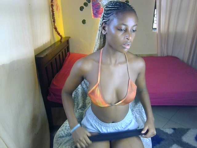 Ambrosiana live cam on BongaCams