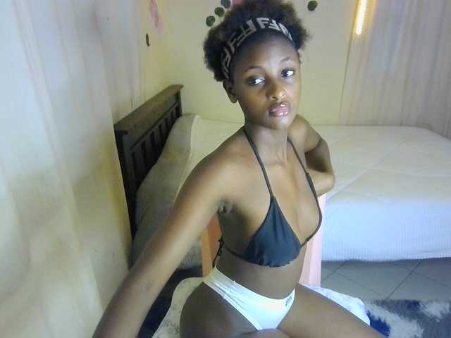Ambrosiana live cam on BongaCams