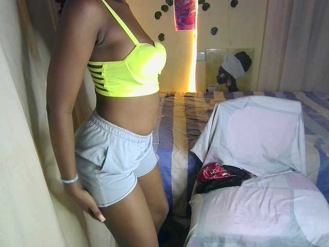 Ambrosiana live cam on BongaCams