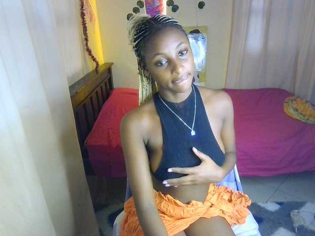 Ambrosiana live cam on BongaCams
